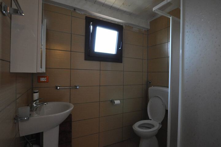 Room 10 of 33