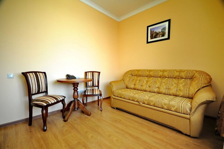 Room 11 of 40