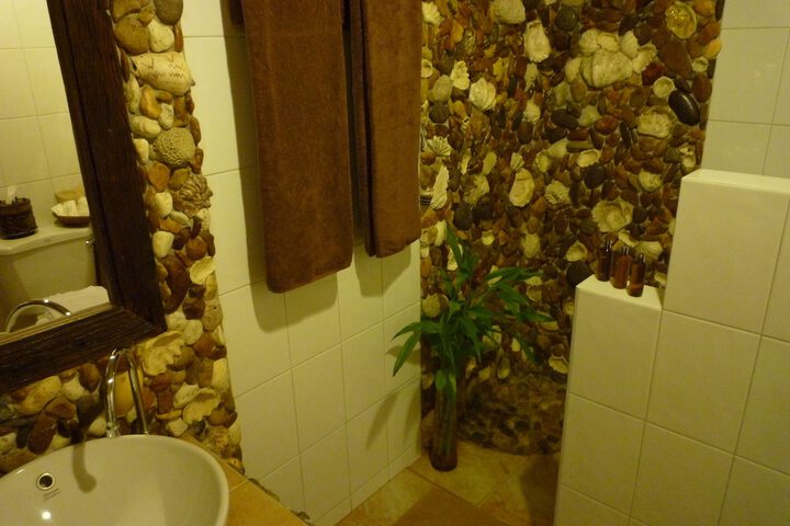 Room 11 of 28