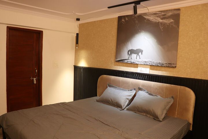 Room 3 of 18