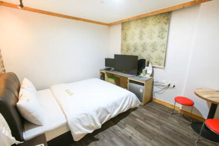 Room 17 of 37
