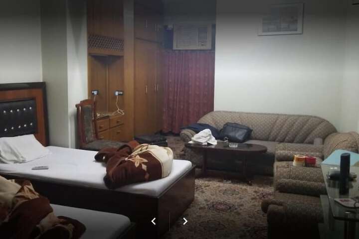 Room 6 of 13