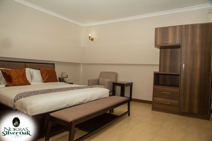 Room 6 of 12