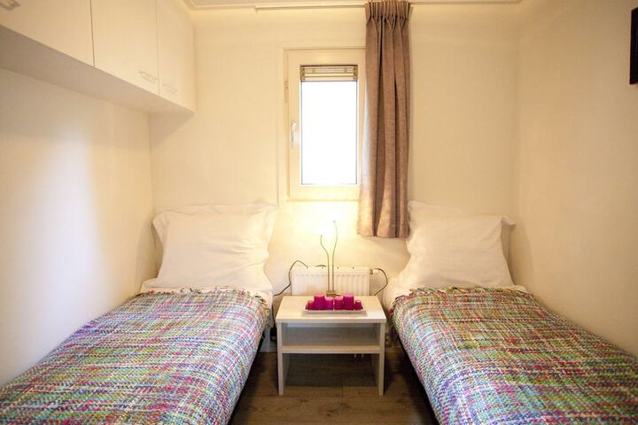 Room 4 of 40