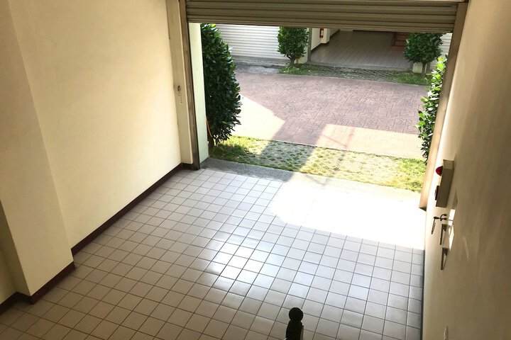 Room 9 of 33