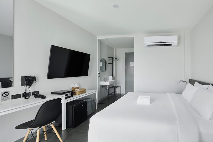 Room 13 of 38