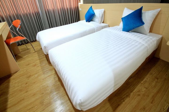 Room 7 of 42