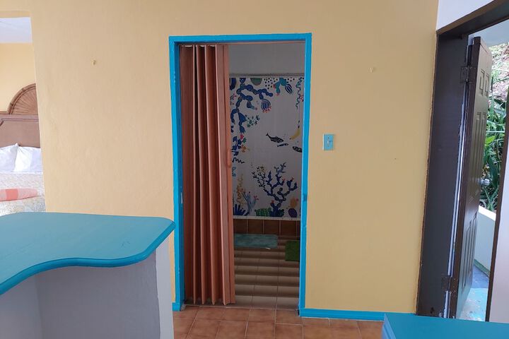 Room 9 of 31