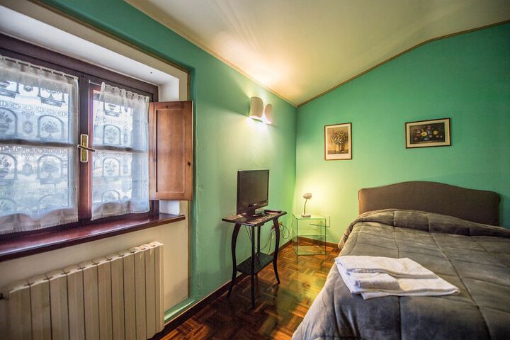 Room 6 of 50