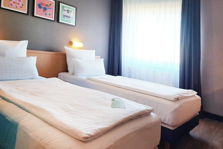 Room 25 of 84