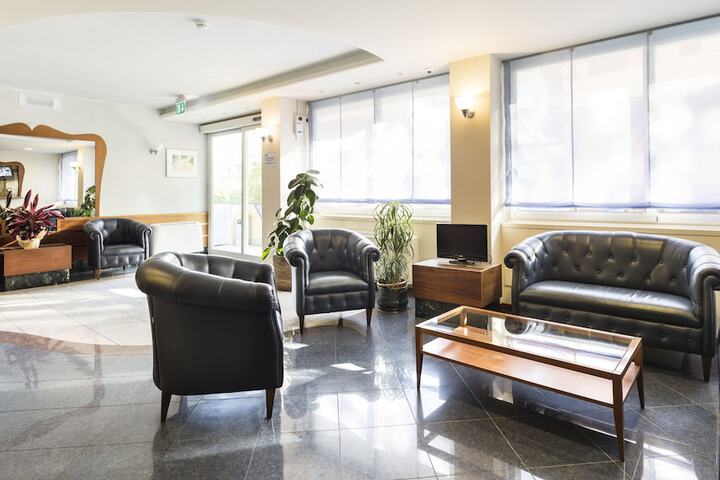 Guest Lobby