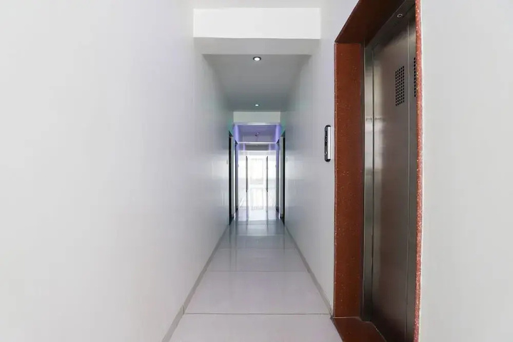 Room 10 of 14