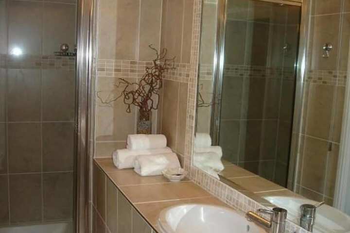 Room 4 of 12