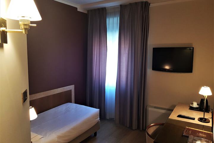 Room 8 of 37