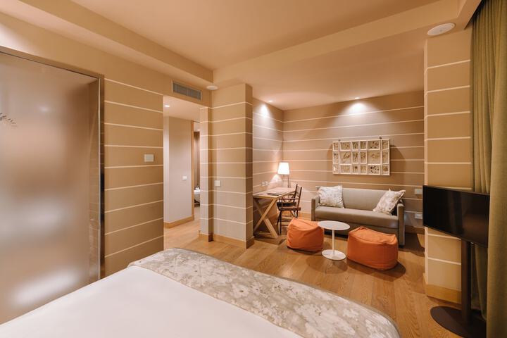 Room 8 of 52