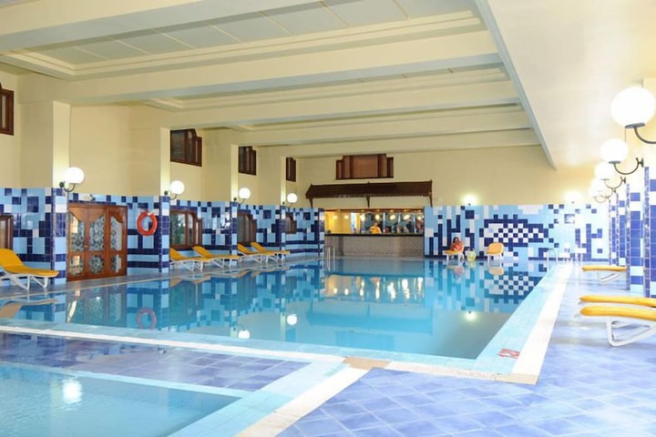 Pool 10 of 18
