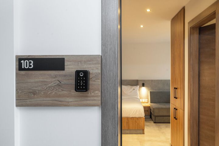 Room 2 of 64