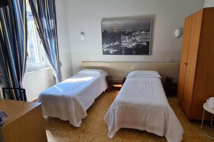 Room 5 of 20