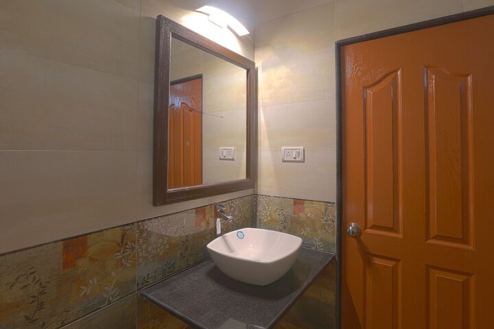 Room 17 of 38