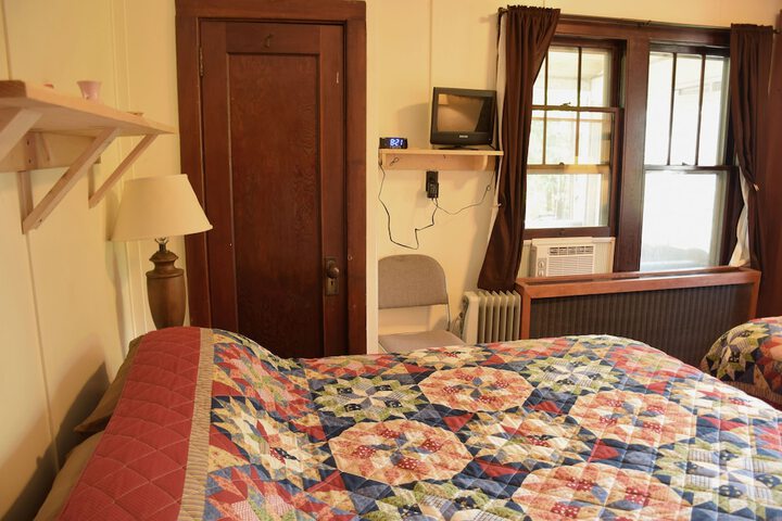 Room 47 of 151