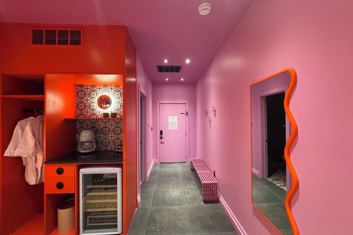 Room 4 of 11