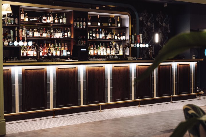 Lounge 50 of 59