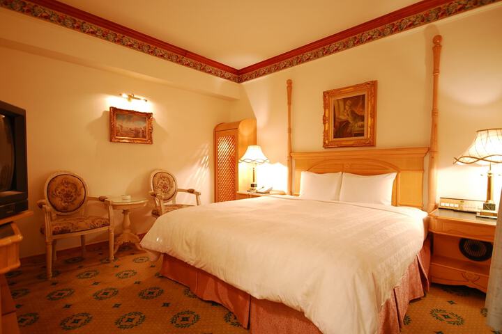 Room 2 of 18