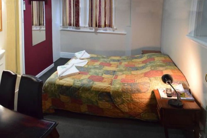 Room 51 of 98