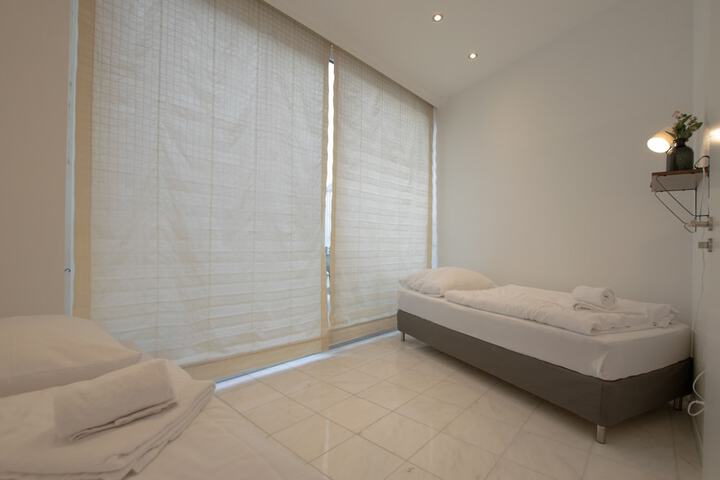 Room 13 of 72