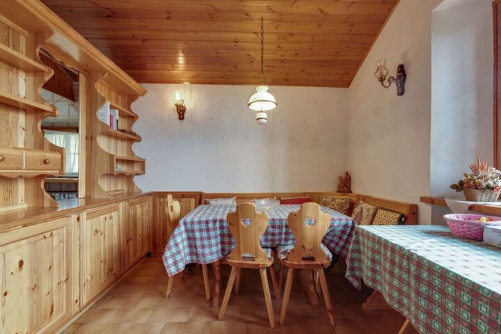 Dining 19 of 29