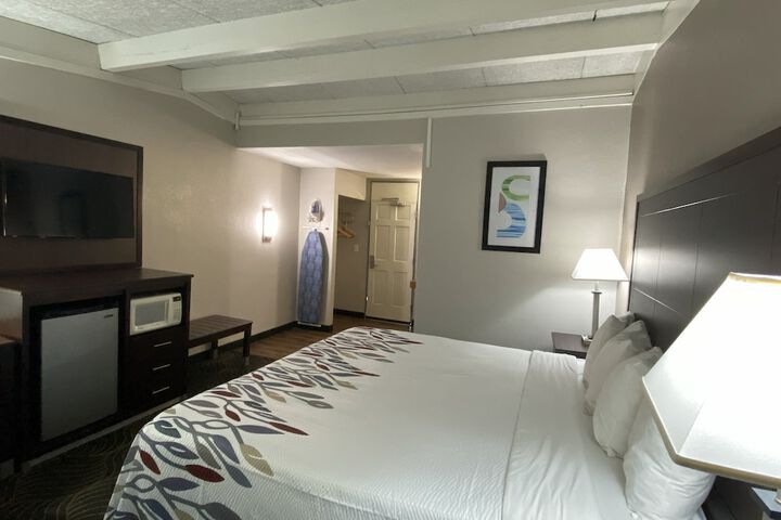 Room 10 of 35