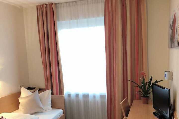 Room 5 of 44