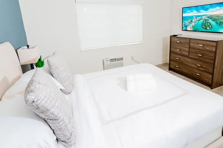 Room 6 of 25