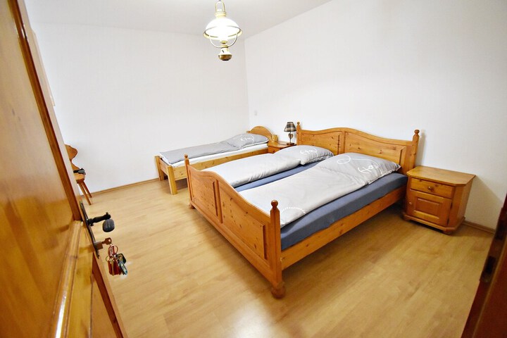 Room 28 of 86