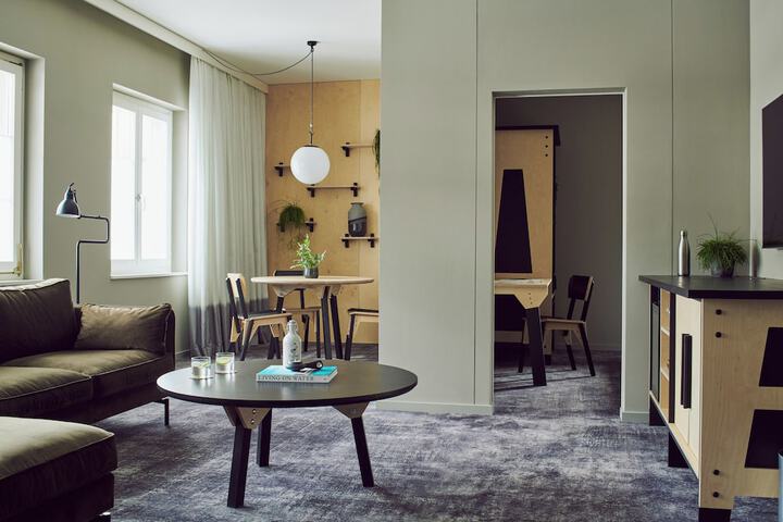 Room 35 of 89
