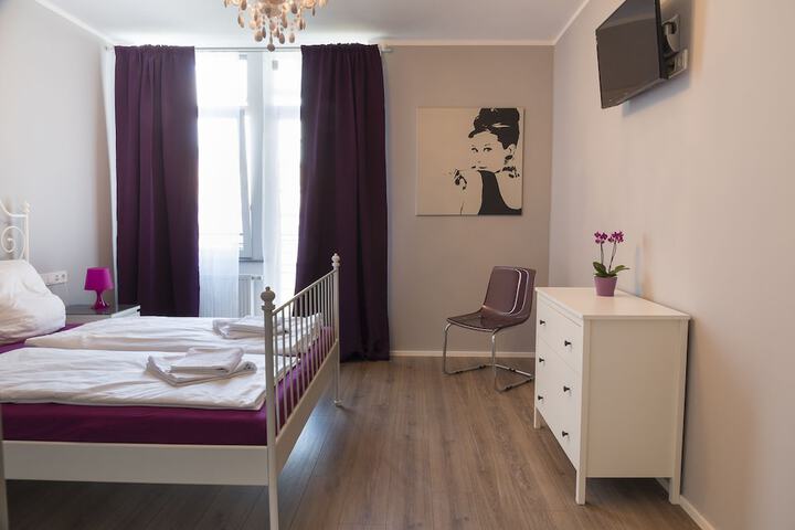 Room 5 of 18