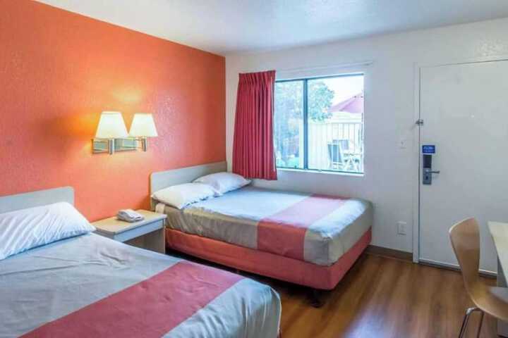 Room 12 of 25