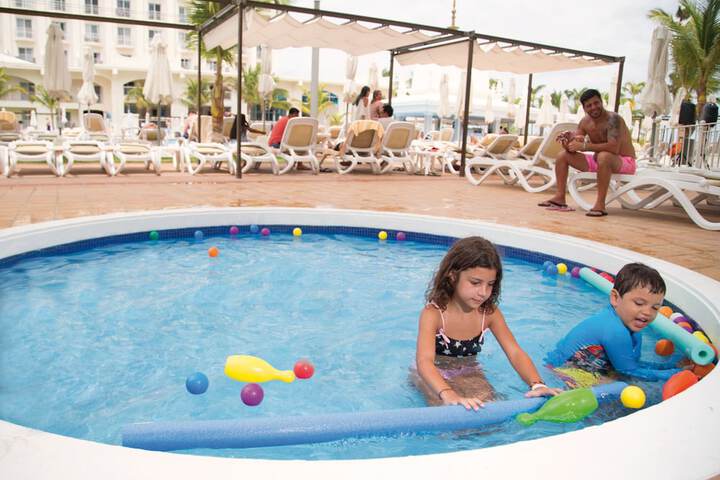 Hotel with Pool