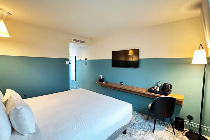 Room 98 of 145
