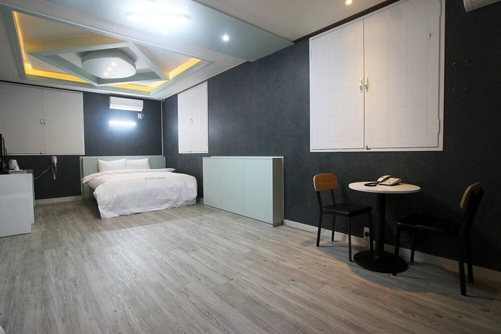 Room 12 of 21