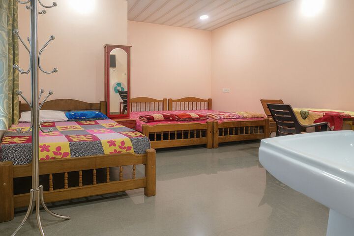Room 5 of 8