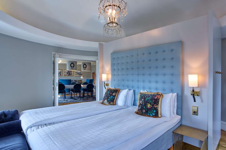 Room 35 of 60