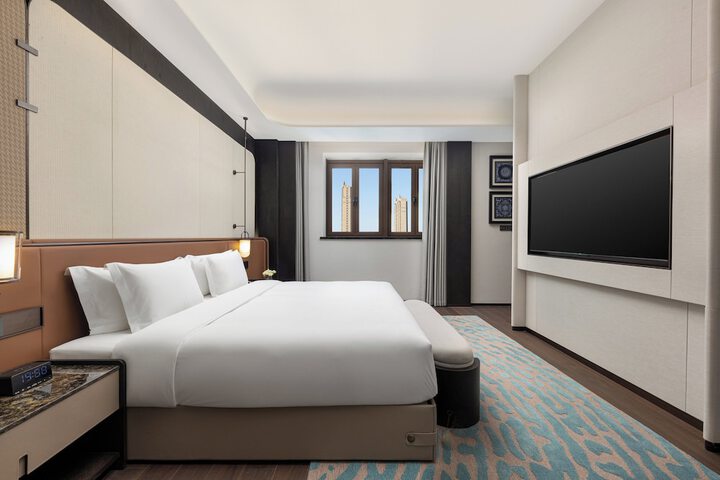 Room 15 of 102