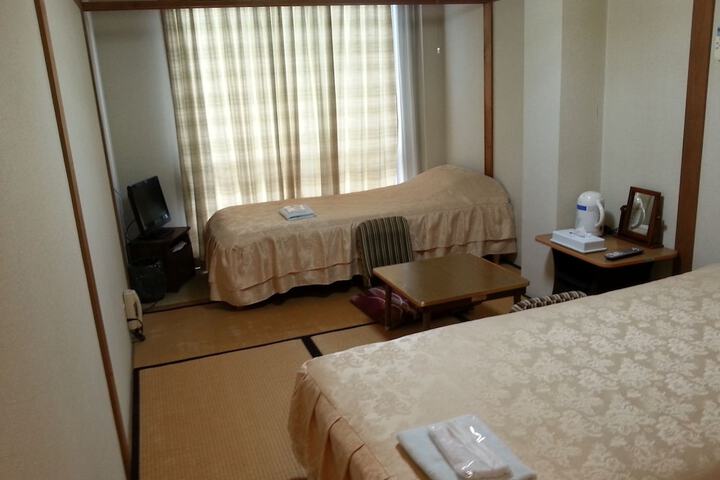 Room 6 of 107