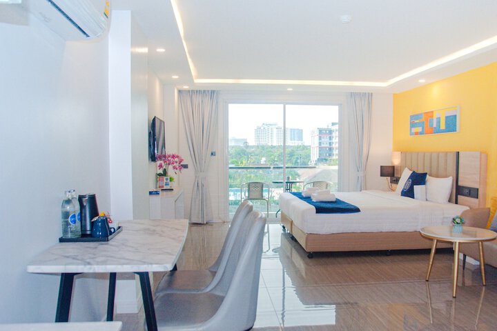 Room 27 of 168