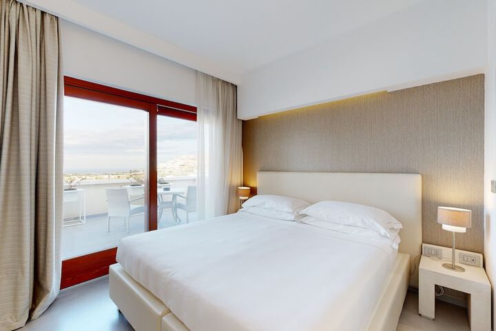Room 32 of 94