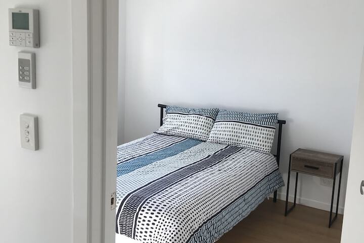Room 7 of 27