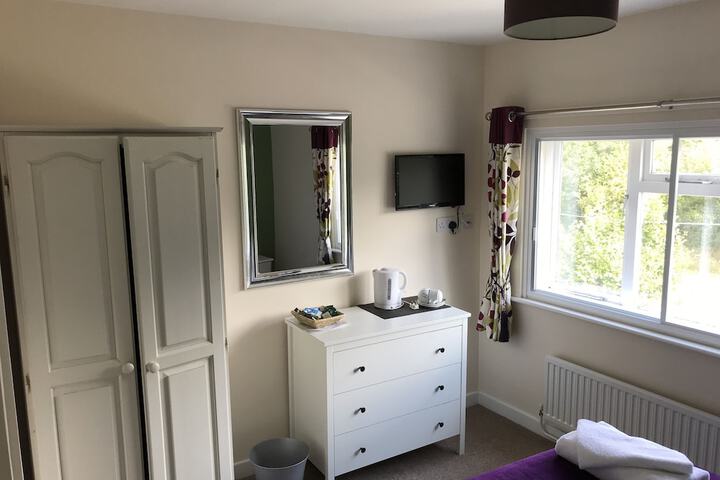 Room 5 of 9