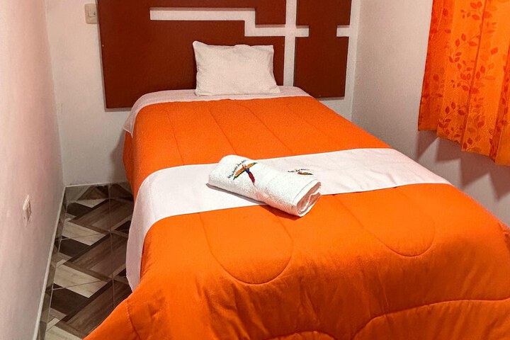 Room 5 of 9