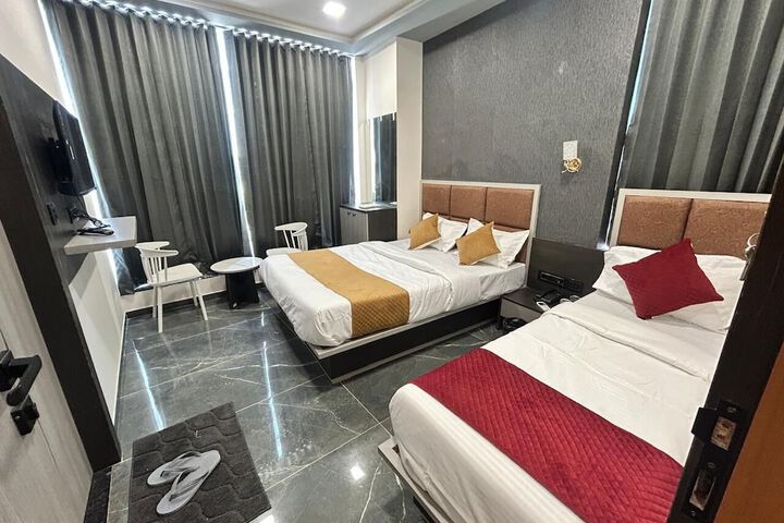 Room 16 of 19